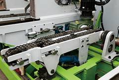 Chain turning device