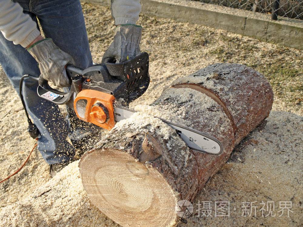 Traditional log sawing