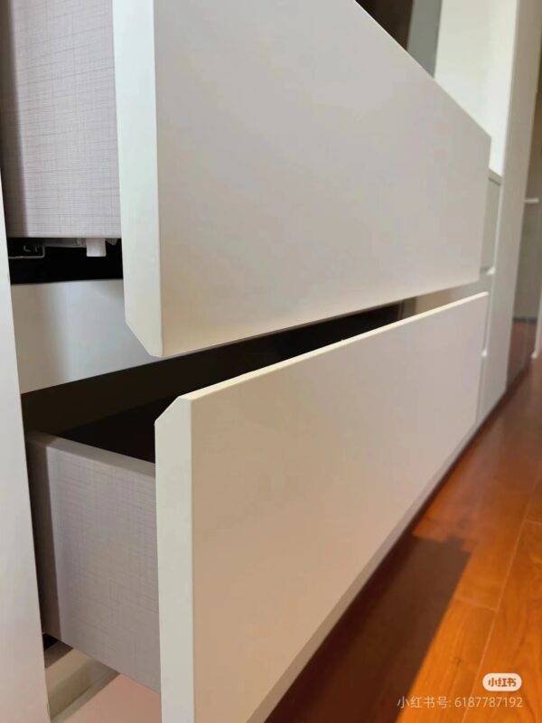 Handle-free cabinet door3